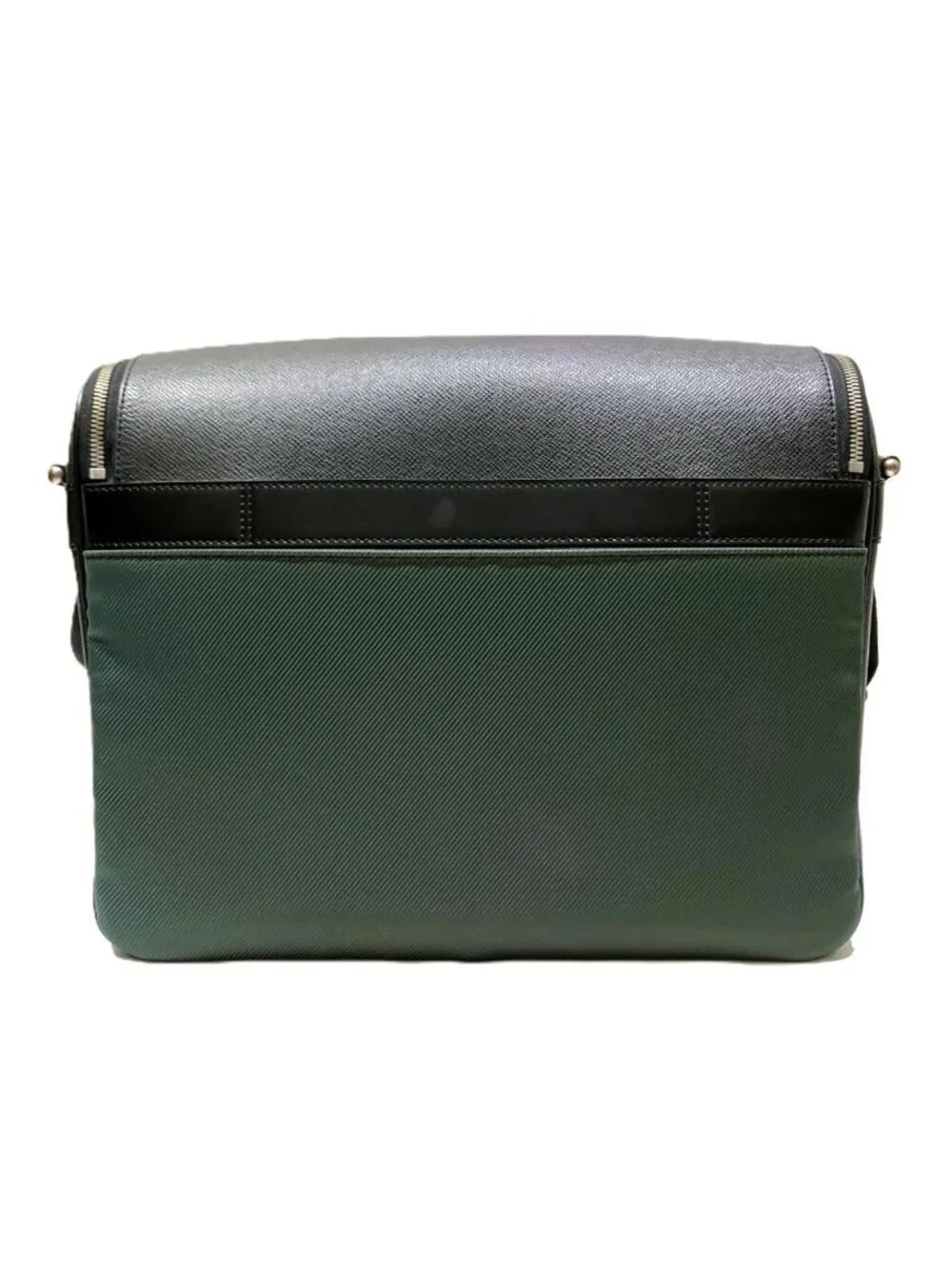 Louis Vuitton Taiga Shoulder Bag Leather